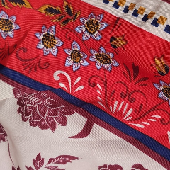 Latiste Shorts Ruffled Hem High Waisted Red/Bugundy Flower Pattern Size S - Picture 6 of 10